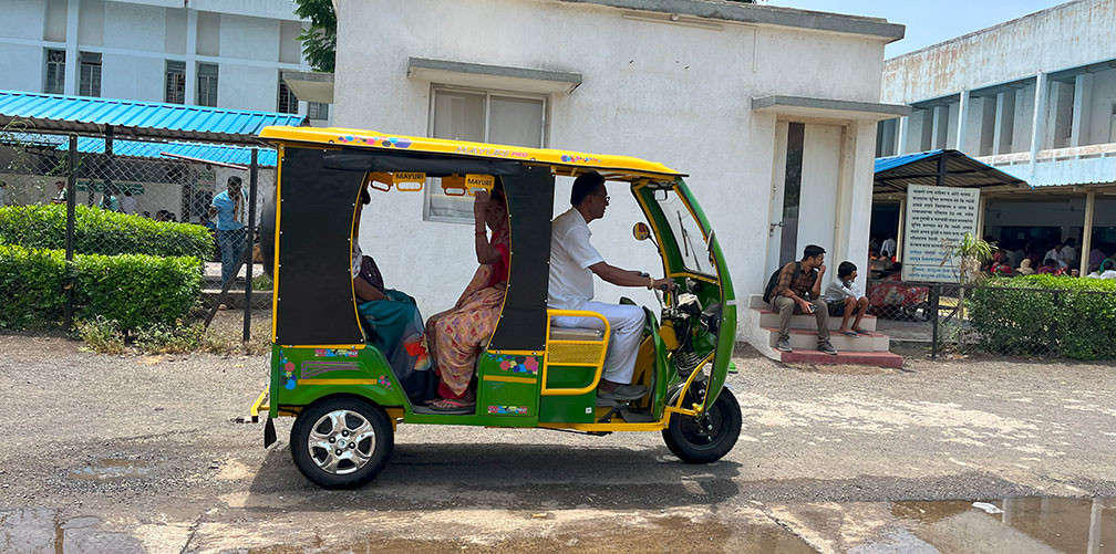 E-rickshaw service rolled out at Kasturba Hospital, Sevagram